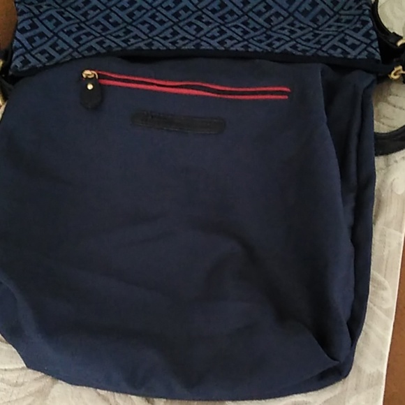 Tommy Hilfiger Tote - Picture 6 of 8